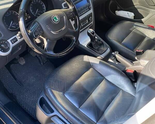 Серый Шкода Октавия, объемом двигателя 1.6 л и пробегом 225 тыс. км за 8800 $, фото 5 на Automoto.ua