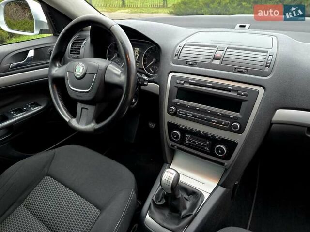 Серый Шкода Октавия, объемом двигателя 1.8 л и пробегом 190 тыс. км за 7200 $, фото 73 на Automoto.ua