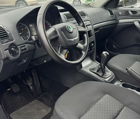 Серый Шкода Октавия, объемом двигателя 1.4 л и пробегом 174 тыс. км за 7500 $, фото 10 на Automoto.ua