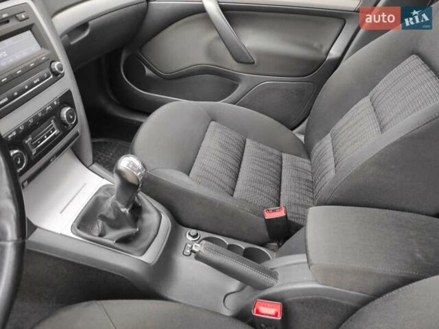 Серый Шкода Октавия, объемом двигателя 1.6 л и пробегом 310 тыс. км за 7700 $, фото 12 на Automoto.ua