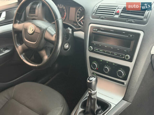 Сірий Шкода Октавія, об'ємом двигуна 2 л та пробігом 385 тис. км за 6300 $, фото 18 на Automoto.ua