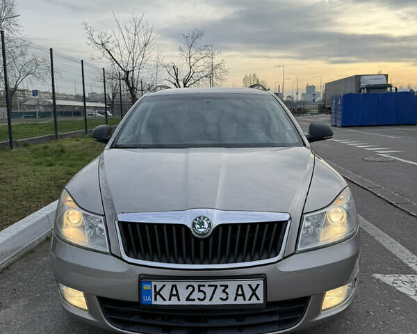 Сірий Шкода Октавія, об'ємом двигуна 1.6 л та пробігом 197 тис. км за 7950 $, фото 4 на Automoto.ua