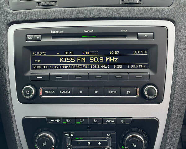 Сірий Шкода Октавія, об'ємом двигуна 1.6 л та пробігом 229 тис. км за 8999 $, фото 185 на Automoto.ua