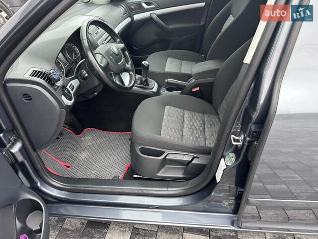 Серый Шкода Октавия, объемом двигателя 1.2 л и пробегом 209 тыс. км за 6777 $, фото 29 на Automoto.ua