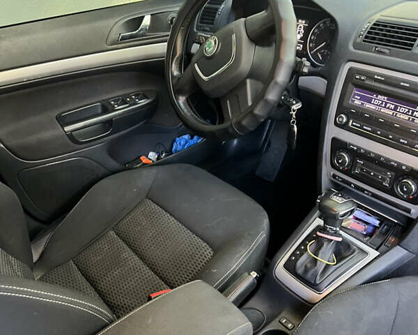 Серый Шкода Октавия, объемом двигателя 1.8 л и пробегом 143 тыс. км за 7800 $, фото 6 на Automoto.ua