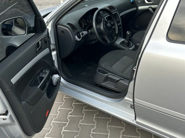 Серый Шкода Октавия, объемом двигателя 2 л и пробегом 312 тыс. км за 7300 $, фото 7 на Automoto.ua