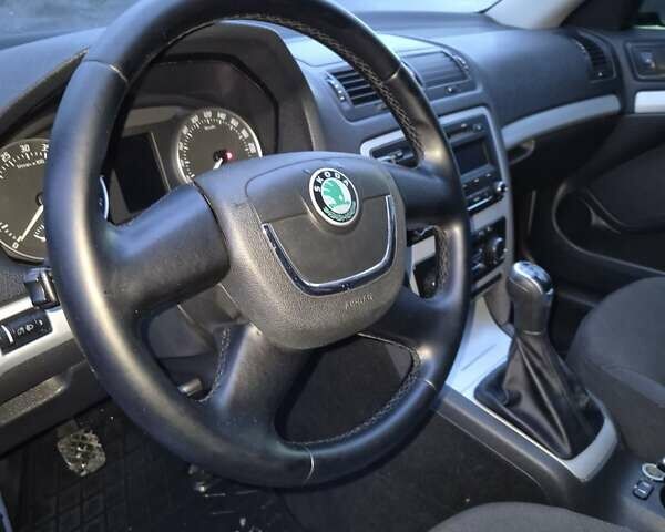 Сірий Шкода Октавія, об'ємом двигуна 1.6 л та пробігом 320 тис. км за 6400 $, фото 24 на Automoto.ua