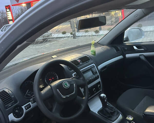 Сірий Шкода Октавія, об'ємом двигуна 1.6 л та пробігом 295 тис. км за 7100 $, фото 12 на Automoto.ua