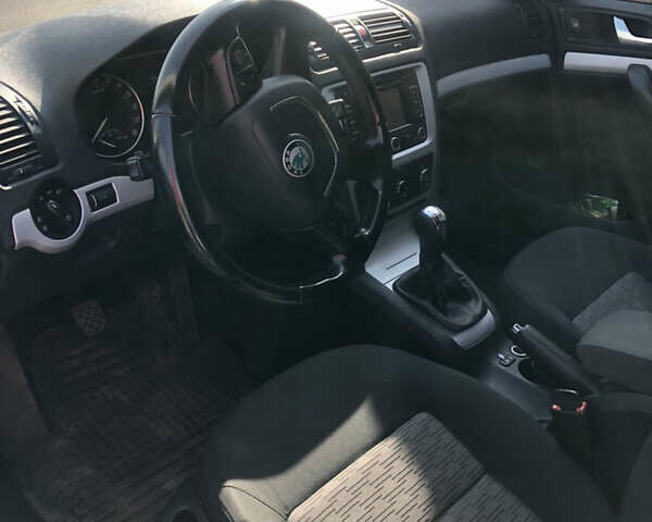 Сірий Шкода Октавія, об'ємом двигуна 1.6 л та пробігом 230 тис. км за 7800 $, фото 5 на Automoto.ua