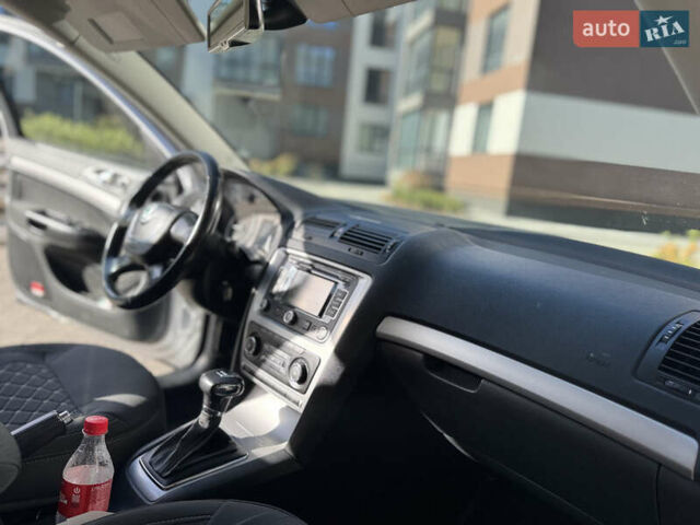 Шкода Октавія 2010 у Львові на Automoto.ua Сірий Шкода Октавія, об'ємом двигуна 2 л та пробігом 282 тис. км за 7550 $, фото 15 на Automoto.ua