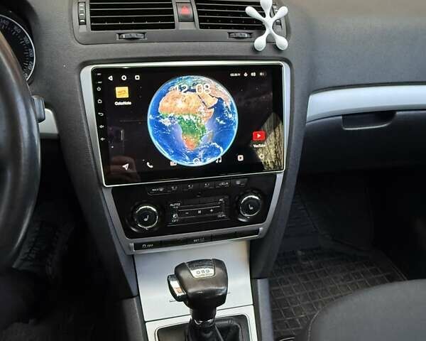 Серый Шкода Октавия, объемом двигателя 1.6 л и пробегом 288 тыс. км за 8000 $, фото 3 на Automoto.ua