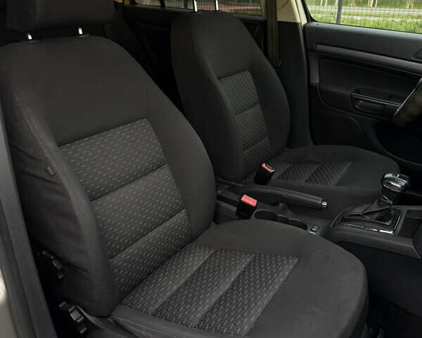 Сірий Шкода Октавія, об'ємом двигуна 1.6 л та пробігом 197 тис. км за 7950 $, фото 19 на Automoto.ua