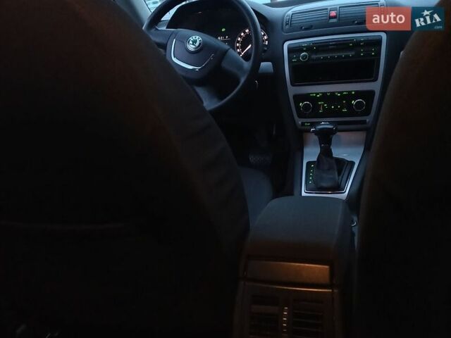 Серый Шкода Октавия, объемом двигателя 1.8 л и пробегом 203 тыс. км за 7500 $, фото 1 на Automoto.ua