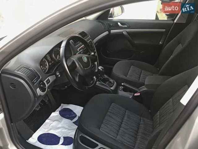 Шкода Октавія 2011 у Луцьку на Automoto.ua Сірий Шкода Октавія, об'ємом двигуна 0 л та пробігом 187 тис. км за 7850 $, фото 21 на Automoto.ua