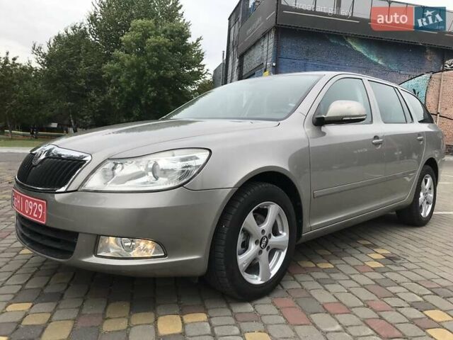 Шкода Октавия 2011 в Луцке на Automoto.ua Серый Шкода Октавия, объемом двигателя 0 л и пробегом 187 тыс. км за 7850 $, фото 6 на Automoto.ua