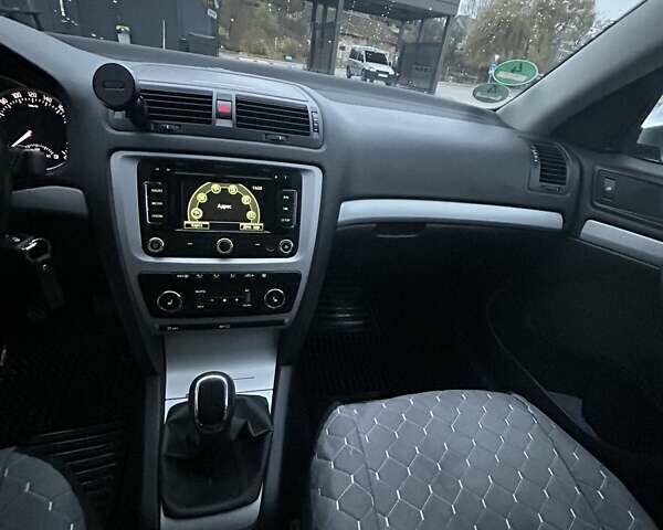 Серый Шкода Октавия, объемом двигателя 1.6 л и пробегом 211 тыс. км за 9449 $, фото 7 на Automoto.ua
