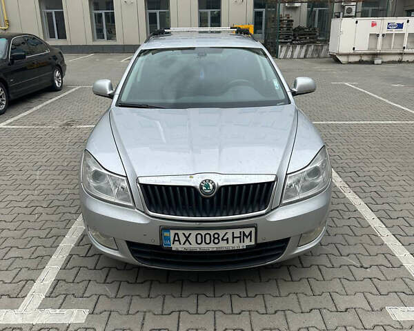 Шкода Октавія 2011 у Харкові на Automoto.ua Сірий Шкода Октавія, об'ємом двигуна 1.6 л та пробігом 232 тис. км за 7500 $, фото 1 на Automoto.ua