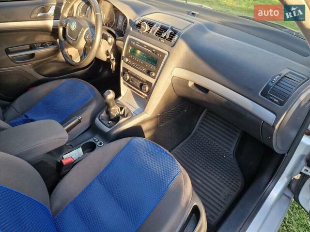 Шкода Октавия 2011 в Калуше на Automoto.ua Серый Шкода Октавия, объемом двигателя 1.97 л и пробегом 300 тыс. км за 8000 $, фото 14 на Automoto.ua