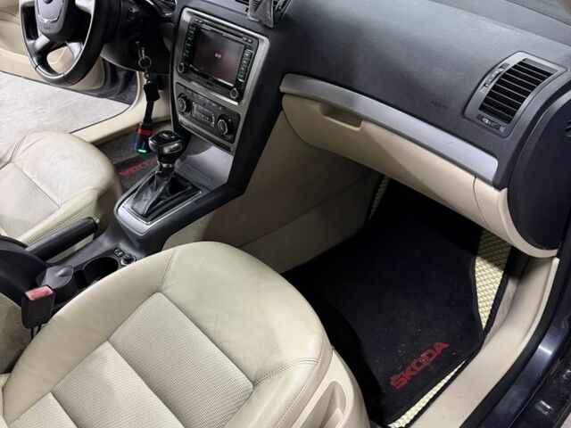 Серый Шкода Октавия, объемом двигателя 1.6 л и пробегом 307 тыс. км за 6300 $, фото 4 на Automoto.ua