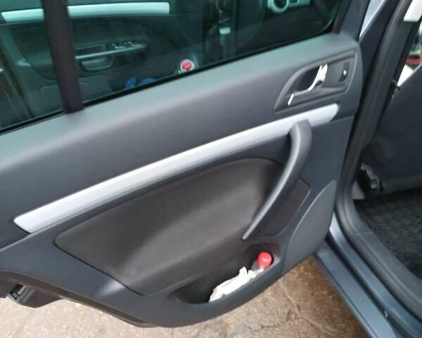 Серый Шкода Октавия, объемом двигателя 1.2 л и пробегом 239 тыс. км за 6000 $, фото 9 на Automoto.ua