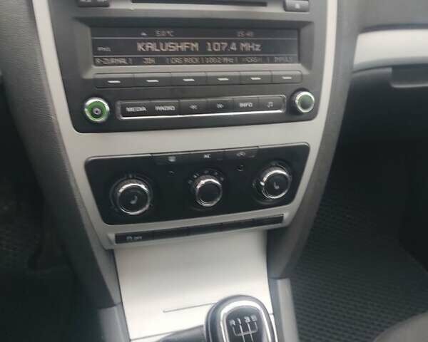 Серый Шкода Октавия, объемом двигателя 1.6 л и пробегом 237 тыс. км за 7300 $, фото 8 на Automoto.ua