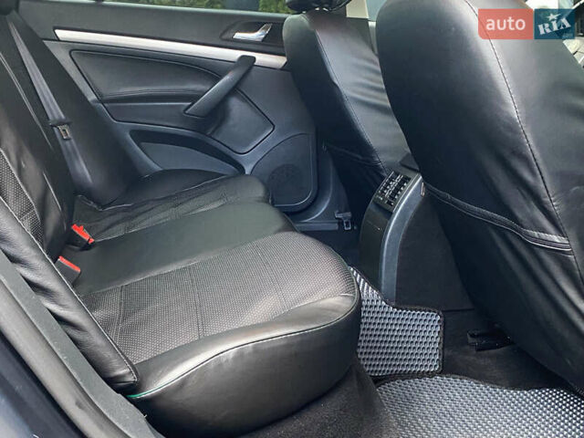 Шкода Октавия 2011 в Мукачеве на Automoto.ua Серый Шкода Октавия, объемом двигателя 1.6 л и пробегом 273 тыс. км за 8000 $, фото 46 на Automoto.ua