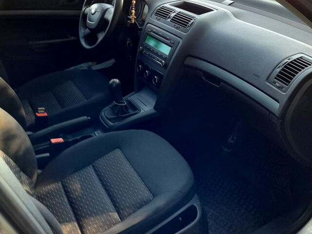 Сірий Шкода Октавія, об'ємом двигуна 1.6 л та пробігом 320 тис. км за 8200 $, фото 4 на Automoto.ua