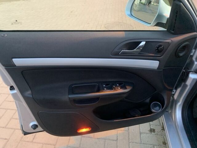 Шкода Октавия 2011 в Хмельницком на Automoto.ua Серый Шкода Октавия, объемом двигателя 1.6 л и пробегом 286 тыс. км за 8200 $, фото 4 на Automoto.ua