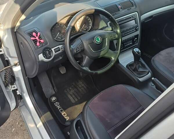 Серый Шкода Октавия, объемом двигателя 1.6 л и пробегом 235 тыс. км за 8800 $, фото 68 на Automoto.ua