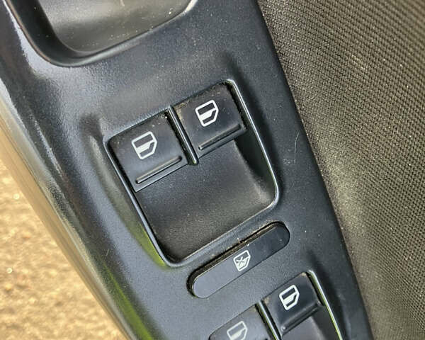 Серый Шкода Октавия, объемом двигателя 1.6 л и пробегом 288 тыс. км за 8500 $, фото 9 на Automoto.ua