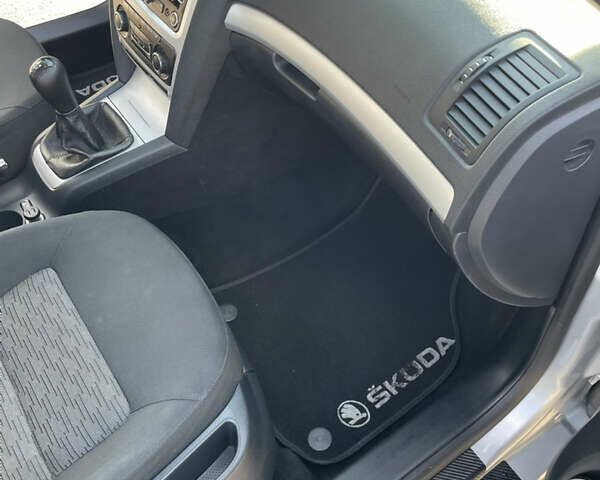 Серый Шкода Октавия, объемом двигателя 1.6 л и пробегом 295 тыс. км за 6800 $, фото 39 на Automoto.ua