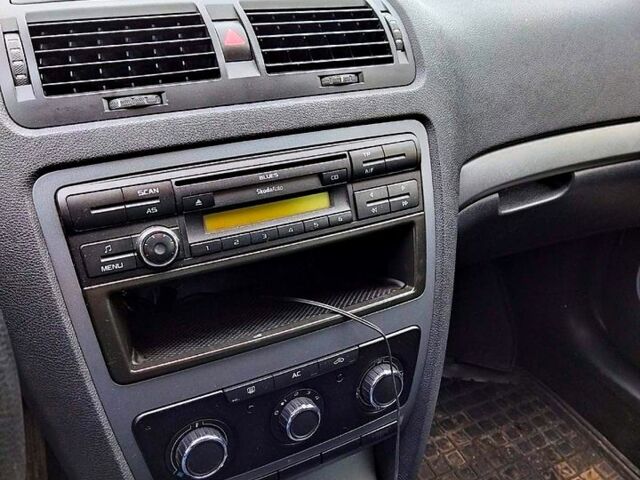 Серый Шкода Октавия, объемом двигателя 1.6 л и пробегом 230 тыс. км за 8000 $, фото 5 на Automoto.ua