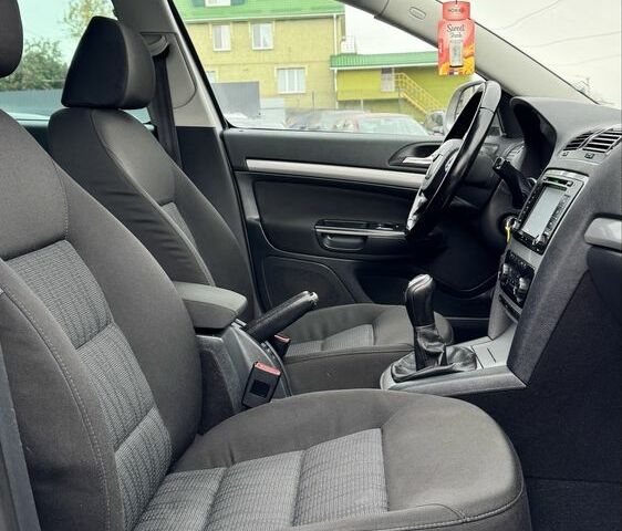 Шкода Октавія 2011 у Кропивницькому (Кіровограді) на Automoto.ua Сірий Шкода Октавія, об'ємом двигуна 1.8 л та пробігом 240 тис. км за 7900 $, фото 17 на Automoto.ua
