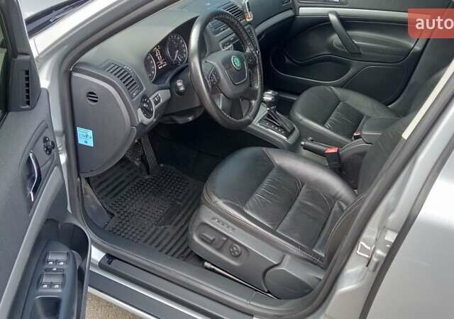 Шкода Октавия 2011 в Рахове на Automoto.ua Серый Шкода Октавия, объемом двигателя 1.6 л и пробегом 202 тыс. км за 9300 $, фото 7 на Automoto.ua