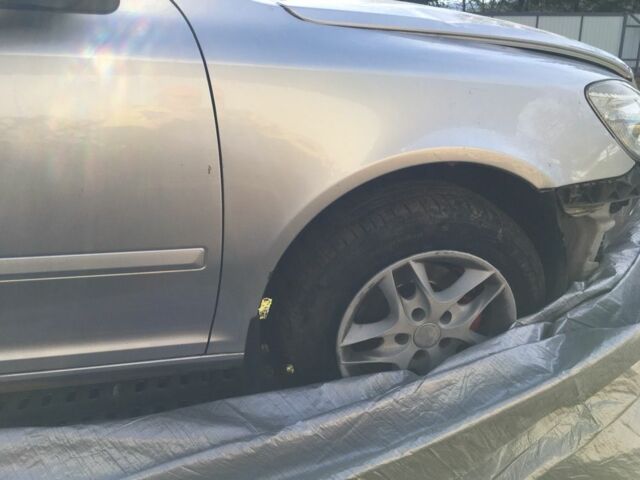 Серый Шкода Октавия, объемом двигателя 1.6 л и пробегом 200 тыс. км за 2990 $, фото 3 на Automoto.ua