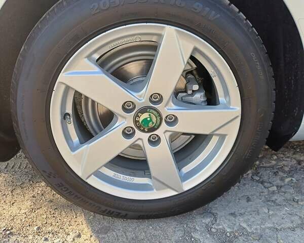 Серый Шкода Октавия, объемом двигателя 1.6 л и пробегом 235 тыс. км за 8800 $, фото 28 на Automoto.ua