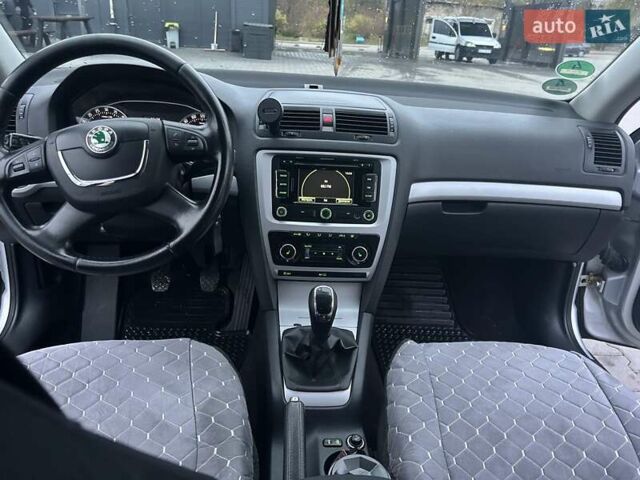 Серый Шкода Октавия, объемом двигателя 1.6 л и пробегом 211 тыс. км за 9449 $, фото 10 на Automoto.ua