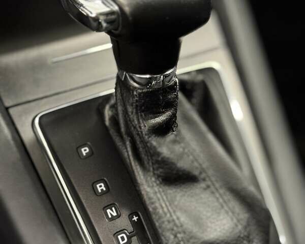 Серый Шкода Октавия, объемом двигателя 2 л и пробегом 217 тыс. км за 10750 $, фото 4 на Automoto.ua