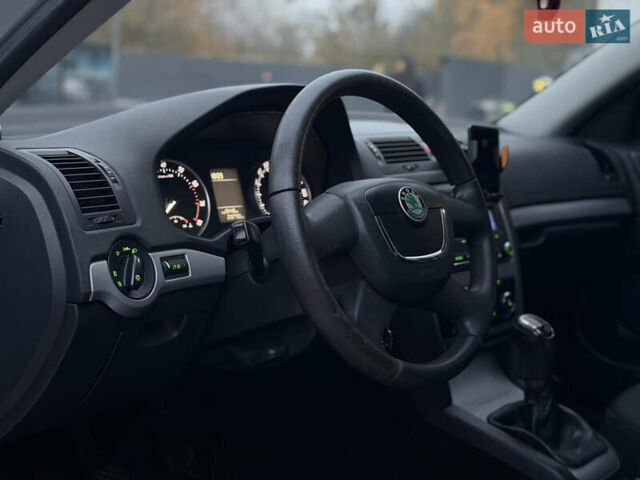 Сірий Шкода Октавія, об'ємом двигуна 1.8 л та пробігом 300 тис. км за 5550 $, фото 13 на Automoto.ua