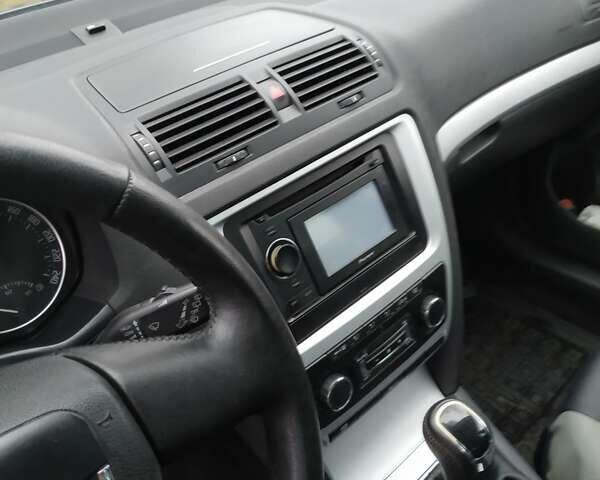 Серый Шкода Октавия, объемом двигателя 1.2 л и пробегом 239 тыс. км за 6000 $, фото 4 на Automoto.ua