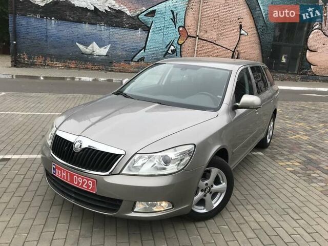Шкода Октавия 2011 в Луцке на Automoto.ua Серый Шкода Октавия, объемом двигателя 0 л и пробегом 187 тыс. км за 7850 $, фото 9 на Automoto.ua