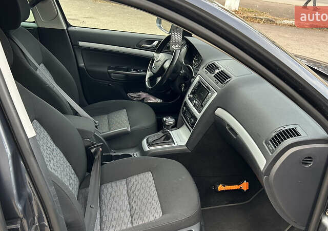 Серый Шкода Октавия, объемом двигателя 1.2 л и пробегом 209 тыс. км за 6200 $, фото 19 на Automoto.ua