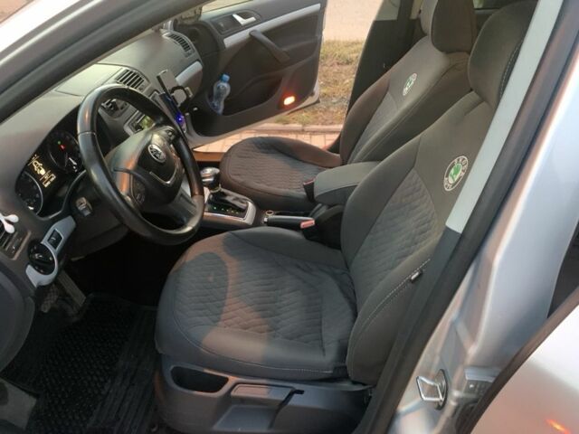 Шкода Октавия 2011 в Хмельницком на Automoto.ua Серый Шкода Октавия, объемом двигателя 1.6 л и пробегом 286 тыс. км за 8200 $, фото 5 на Automoto.ua