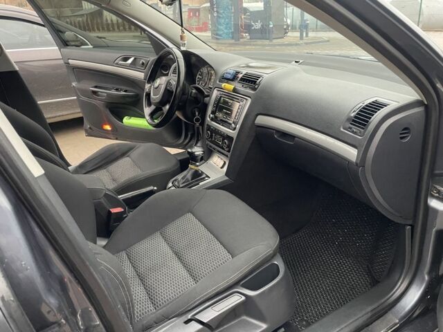 Сірий Шкода Октавія, об'ємом двигуна 2 л та пробігом 270 тис. км за 7900 $, фото 19 на Automoto.ua