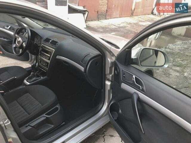 Шкода Октавія 2011 у Луцьку на Automoto.ua Сірий Шкода Октавія, об'ємом двигуна 0 л та пробігом 187 тис. км за 7850 $, фото 17 на Automoto.ua