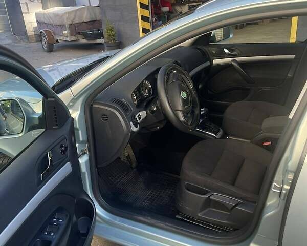 Серый Шкода Октавия, объемом двигателя 1.8 л и пробегом 236 тыс. км за 9600 $, фото 8 на Automoto.ua