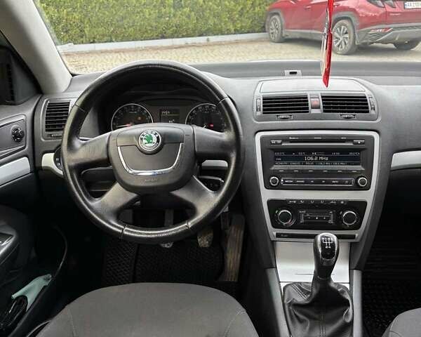 Шкода Октавия 2011 в Долине на Automoto.ua Серый Шкода Октавия, объемом двигателя 1.6 л и пробегом 310 тыс. км за 6750 $, фото 3 на Automoto.ua