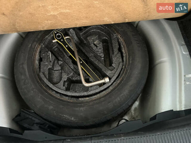 Серый Шкода Октавия, объемом двигателя 1.97 л и пробегом 289 тыс. км за 10000 $, фото 18 на Automoto.ua