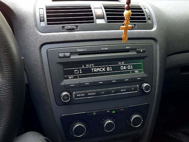 Сірий Шкода Октавія, об'ємом двигуна 1.6 л та пробігом 320 тис. км за 8200 $, фото 6 на Automoto.ua