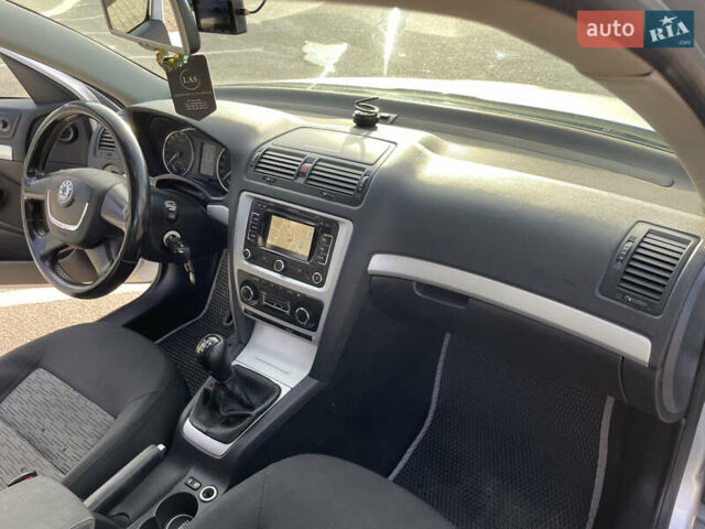 Серый Шкода Октавия, объемом двигателя 1.6 л и пробегом 295 тыс. км за 6800 $, фото 17 на Automoto.ua